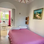 Petit Appartement Tranquille Avec Jardin - Hyeres Centre Ville