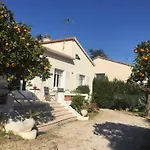 Petit Appartement Tranquille Avec Jardin - Hyeres Centre Ville