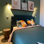 Un Appartement Contemporain En Centre-Ville