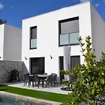 Etoile Du Berger Saint Aygulf 3 Villas Et 4 Appartements Jardin Individuel Et Piscine Chauffee En Saison - La Mer Et Les Plages 450 M