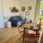 Family Apartment - Terrace - Parking - 4-5 People