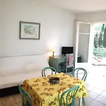 Hotel De La Mer