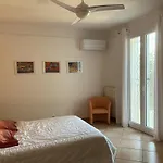 Villa A Hyeres Avec Piscine, Climatisation Et Wi-Fi, A 5 Min De La Plage - Fr-1-335-169