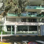Centre Juan Les Pins 2P White Pearl Garage