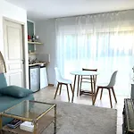 Appartement Dans Villa, Parking, Acces Piscine
