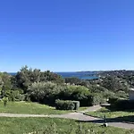 Appartement Avec Terrasse Ensoleillee Pour 6 Personnes A Sainte-Maxime - Fr-1-768-77