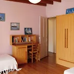 Stunning Home In Gouville-Sur-Mer With Kitchen