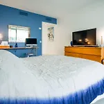 2-Br Luxury Apartment With Sea View And Pool