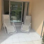 T2 En Rez De Jardin Avec Piscine