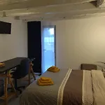 Studio 20 M2 Avec Salle D'Eau Et Cuisine Privatives