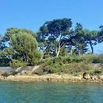 Tres Bel Appartement Sur La Plage Avec Grande Terrace Face A La Mer! La Goelette