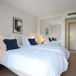 Diamant Bleu Et Piscine