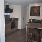 Appartement 2 Pieces Proche Mer Calme Dans Villa