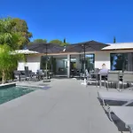 Villa Californienne Grand Standing Avec Piscine Miroir Calme Et Residentiel Borne Ev