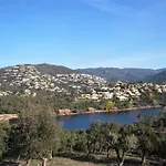 Superbe Bas De Villa 80 M2 Piscine Privee Reservee Aux Vacanciers Avec Vue Magnifique 6 Couchages