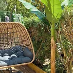 06Bu Cocoon Studio - Terrace - Pool