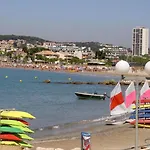 Location Saisonniere Logement Les Pieds Dans L'Eau