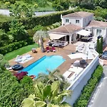 Superbe Villa A Antibes Avec Piscine Dans Un Quartier Calme