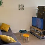Cosy Apartment 7 Minutes Walk From The Sea!