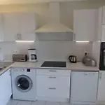 Appartement T2 Au 2E Etage Sans Ascenseur: Terrasse, Tv, Lave-Vaisselle, Wifi En Option - Fr-1-308-197