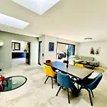 Unique Au Coeur Du Vieil Antibes, Superbe Villa Avec Jardin Et Piscine