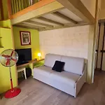 Charmant Studio A Sainte-Maxime Avec Piscine, Balcon Et Parking, Proche Commerces Et Plages. - Fr-1-780-80