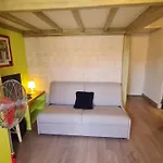 Charmant Studio A Sainte-Maxime Avec Piscine, Balcon Et Parking, Proche Commerces Et Plages. - Fr-1-780-80
