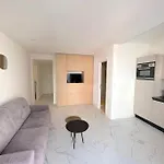 Joli Studio - Studio Neuf Terrasse Clim Wi-Fi 2 Min. Des Plages