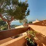 T2 Vue Mer Avec Balcon, Climatise, Piscine