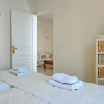 Citilet Louis Blanc 1,2,3 - Three Gorgeous, Open-Plan Apartments