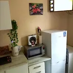 Joli Studio Avec Petit Jardin