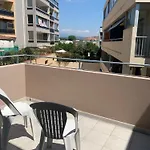 Charmant F1 Centre Mandelieu Avec Piscine
