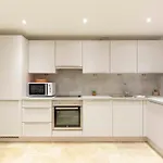 Maison De Ville Rue Fourmilliere