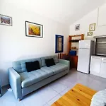 Mazet Charmant Au Lavandou Avec Piscine, Proche Plage Et Commodites - Fr-1-308-85