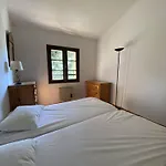 Villa A Cavalaire-Sur-Mer: Proche Plages, Jardin, 3 Chambres, Balcon, Terrain De Petanque - Fr-1-100-338