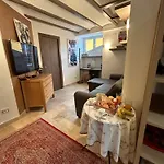 Superbe Studio Entierement Equipee A 1Min De La Mer A Pieds. Menton Centre
