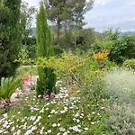 Haut De Villa Avec Terrasse Privative Jardin Et Parking Tout Pres Des Plages