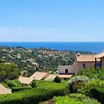 Maison Charmante A Roquebrune-Sur-Argens Avec Piscine Partagee