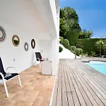 Villa Luxueuse Moderne Avec Piscine & Recemment Renovee, Vue Mer Exceptionnelle!