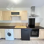 Appartement Spacieux Avec Terrasse Et Parking Prive