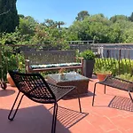 Haut De Villa Avec Terrasse Privative Jardin Et Parking Tout Pres Des Plages