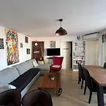 Superbe Appartement 2 Chambres Terrasse 4 A 6 Couchages Piscine A Deux Pas Des Plages Et Du Centre Ville