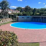 Appartement 2 Chambres Dans Residence Avec Piscine Et Parking