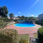 Appartement 2 Chambres Dans Residence Avec Piscine Et Parking