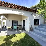 La Vigie, Villa Pour 8 Personnes Avec Piscine Chauffee Et Vue Mer A La Londe-Les-Maures