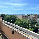 Duplex Climatise Avec 2 Terrasses, Garage, A 200M De La Plage Et Proche Commerces - Bormes-Les-Mimosas - Fr-1-251-733