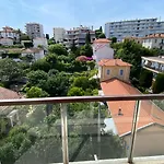 A022 Chic Cannes Flat Balcony Parking