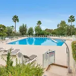 Le Jacinthe Piscine Tennis
