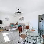 Lumineux T3 Climatise Pres De La Plage Des Lecques, Avec Double Terrasse Et Parking. - Fr-1-770-22