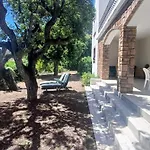 Beau Rez-De-Jardin A Boulouris